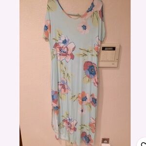 Annabelle brand Maxi Floral V-Neck Flowing Dress size medium never worn